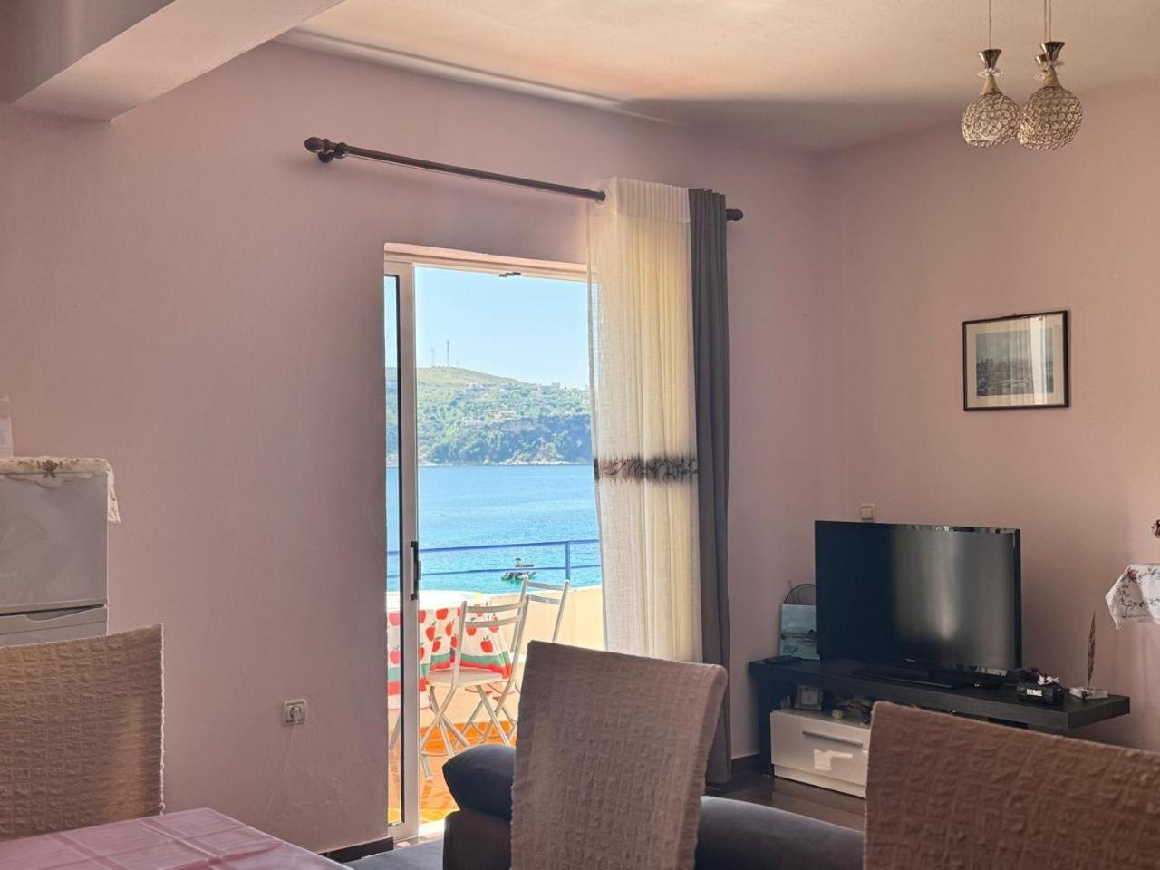 Beachfront Apartment Himarë Dış mekan fotoğraf